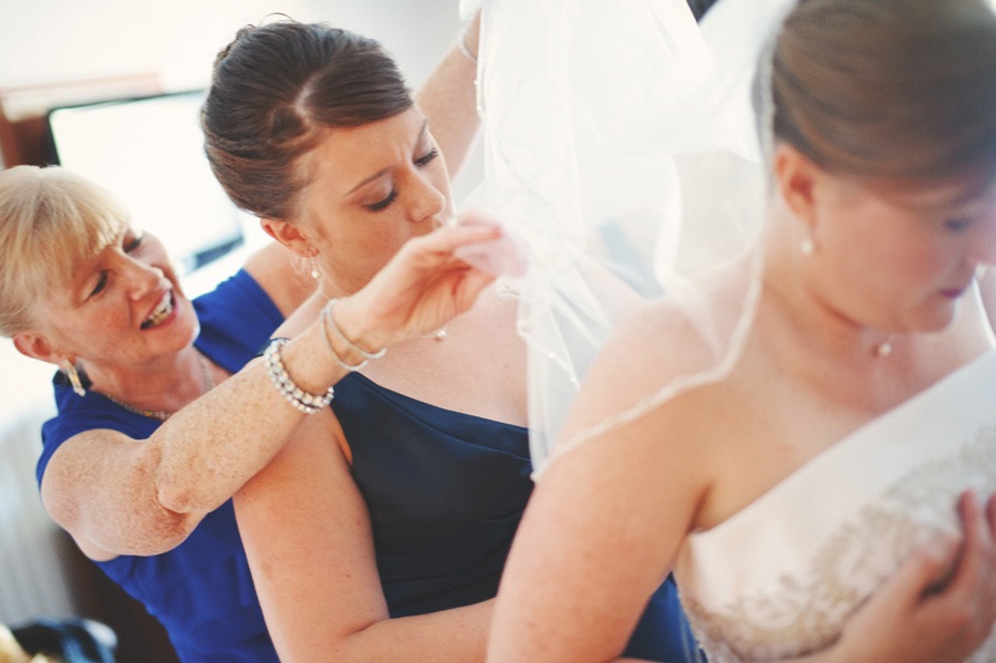 08 maid of honor getting ready 50