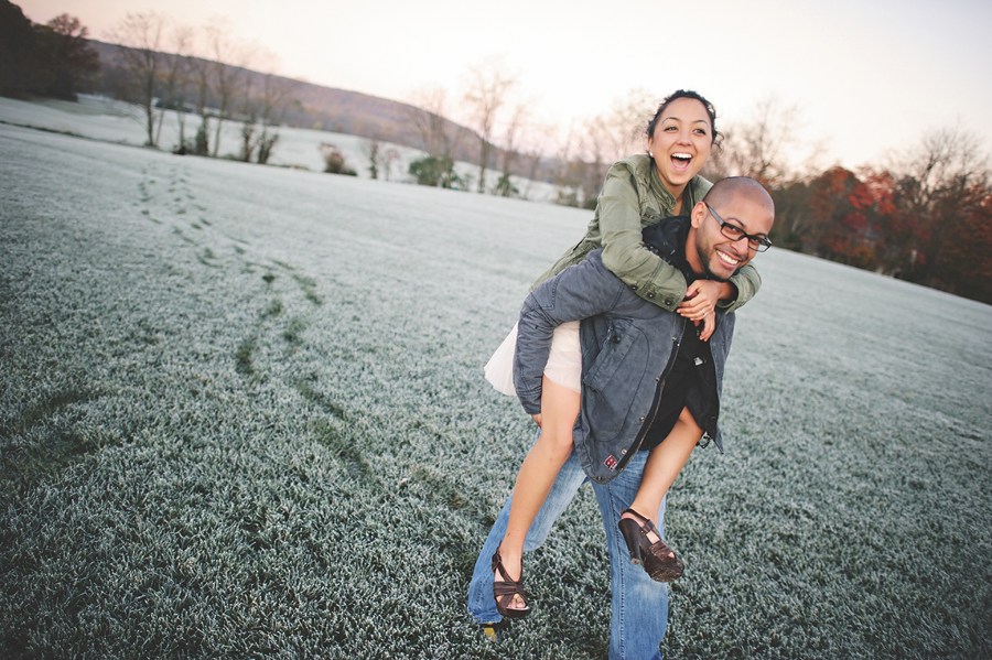04 photos outdoors fun engagement 41