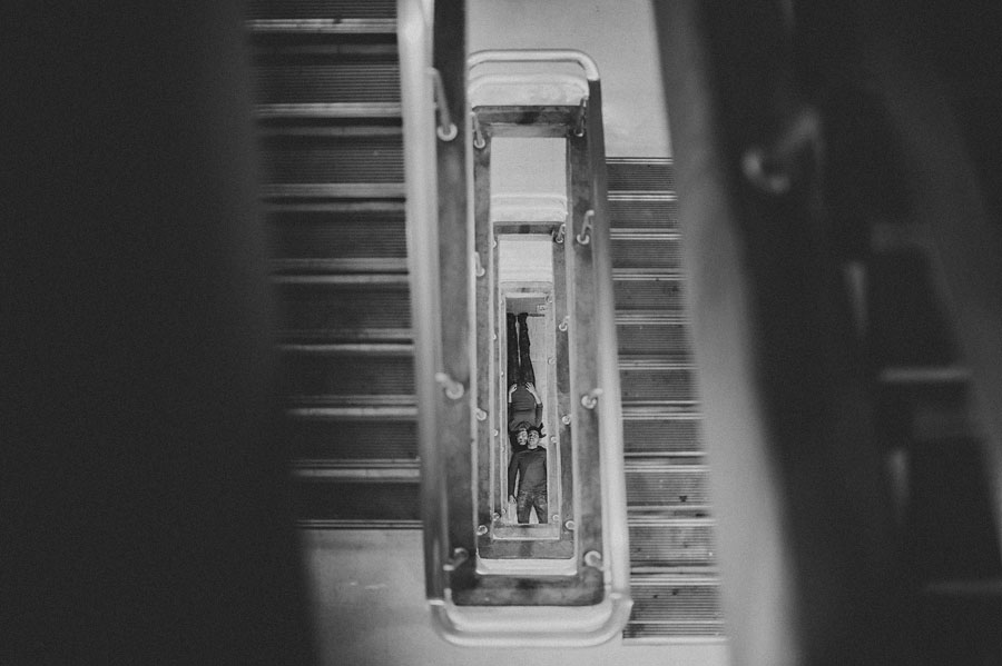 07 staircase couple wedding photos 17