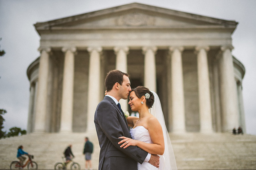13 bride and groom in front of jefferson monument bride and groom in front of jefferson monument