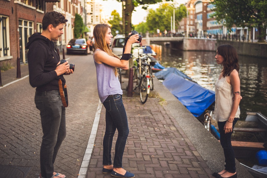 09 wedding photographers taking portraits in amsterdam wedding photographers taking portraits in amsterdam