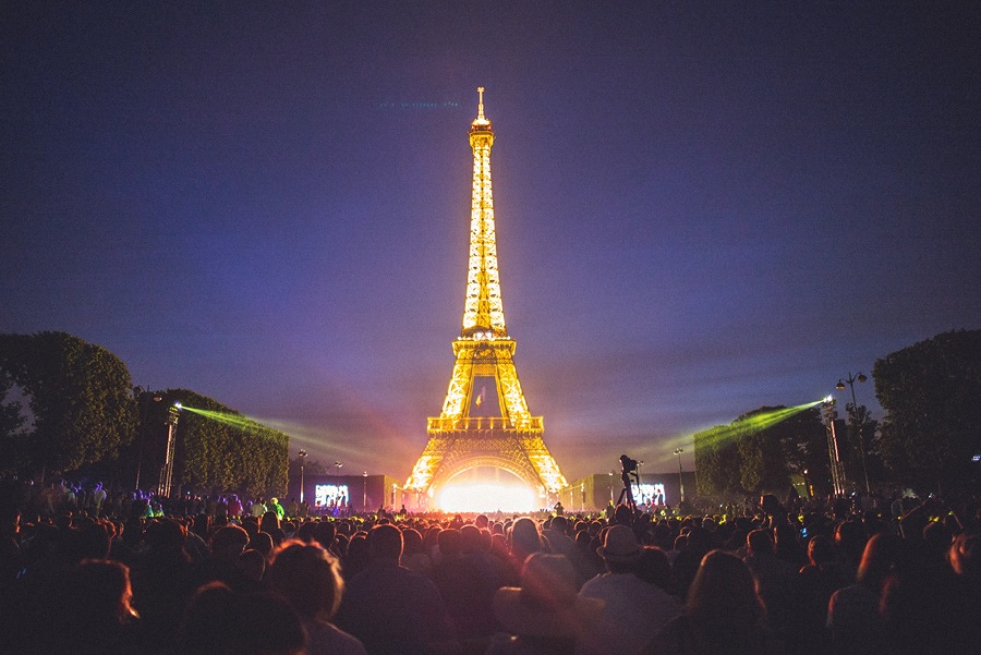 124 eiffel tower with fireworks leica 24 1.4 eiffel tower with fireworks leica 24 1 4