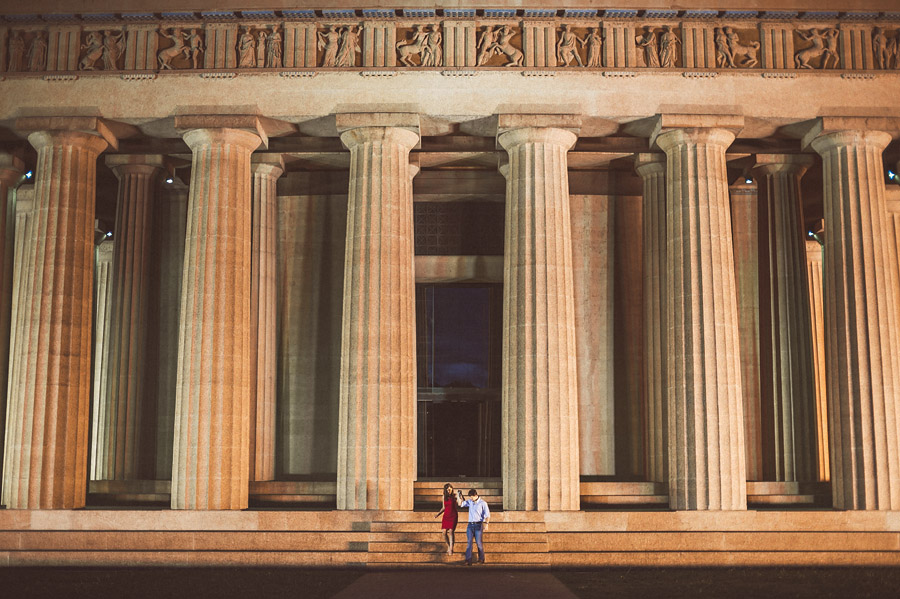candid photo in nashville parthenon