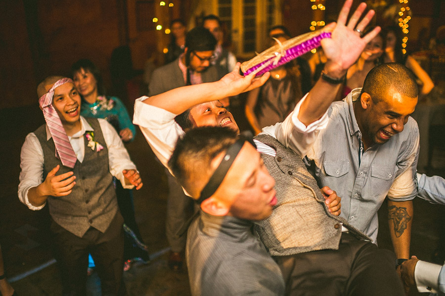 groom throwing garder
