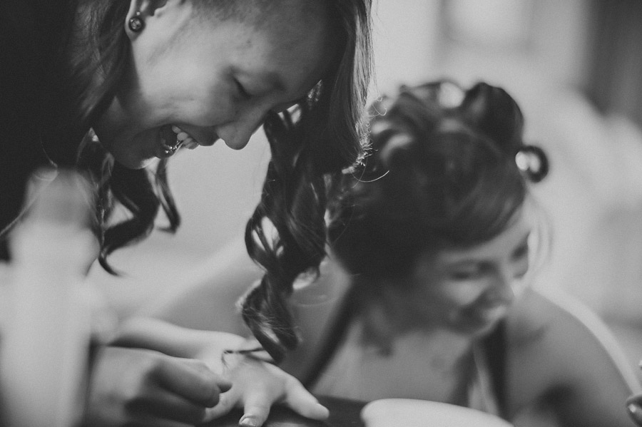 06 bridesmaids getting ready bridesmaids getting ready