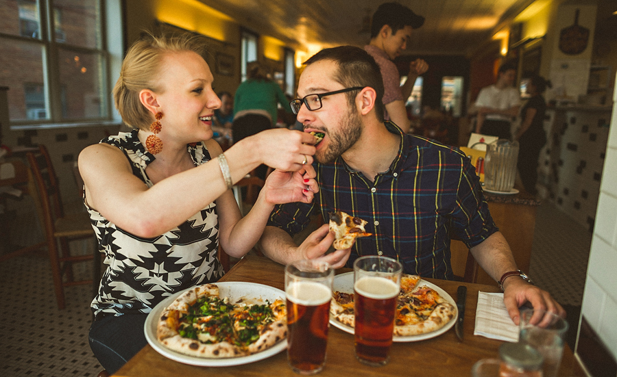 couple eating pizza in dc