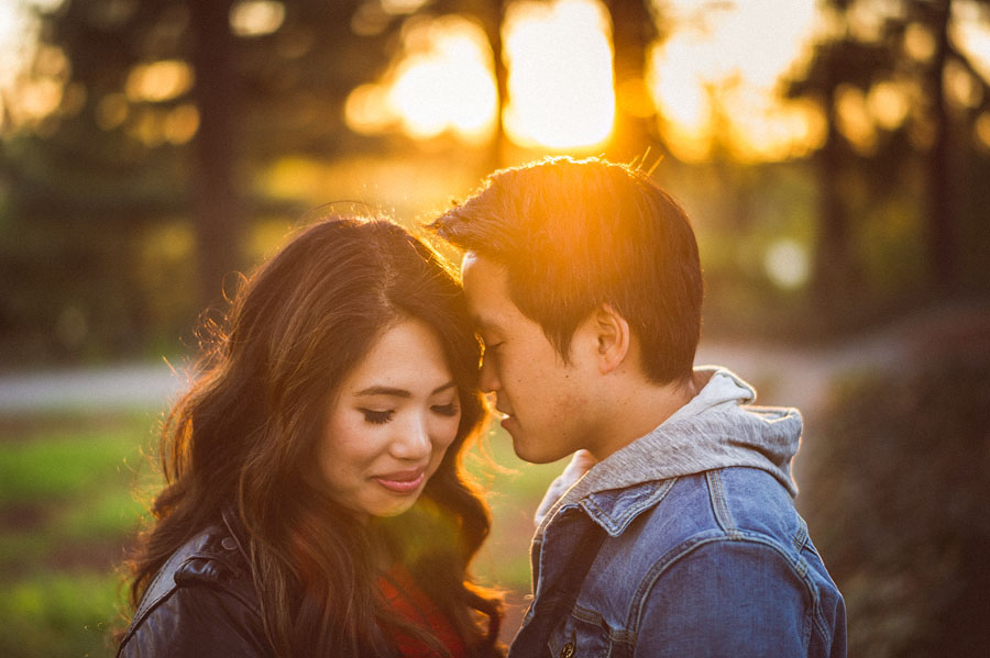 awesome sun flare couples portrait