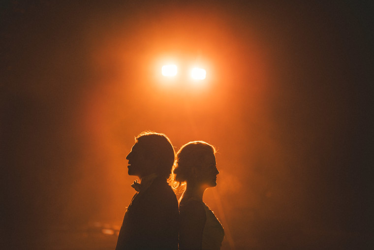 13 awesome portrait in the fog with artist wedding couple