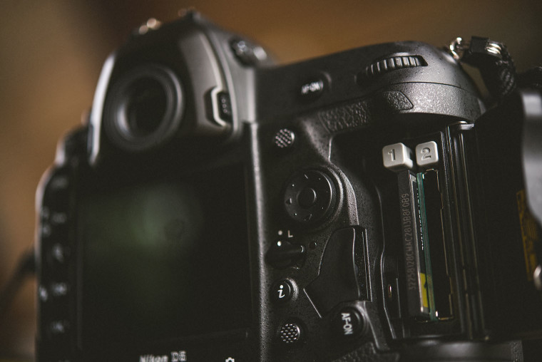 memory card slot of nikon d5 body