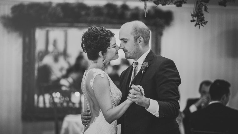 03-couple-first-dance