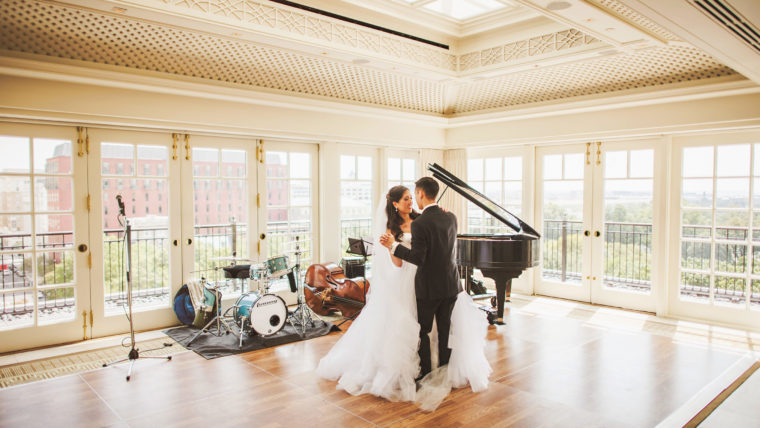 03-first-dance-with-couple