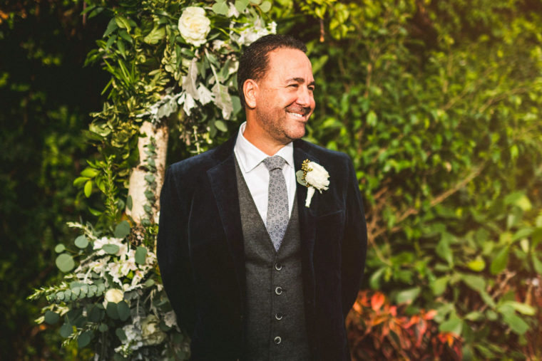 04-groom-reaction